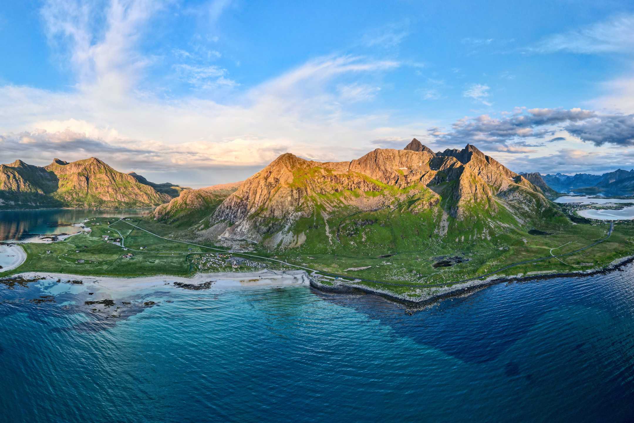 Mehr über den Artikel erfahren Unsere TOP 10 Camping-Reiseführer für Norwegen 2026