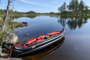 Mehr über den Artikel erfahren Kanutour in Skandinavien: Die ultimative Checkliste für unverzichtbares Equipment im hohen Norden