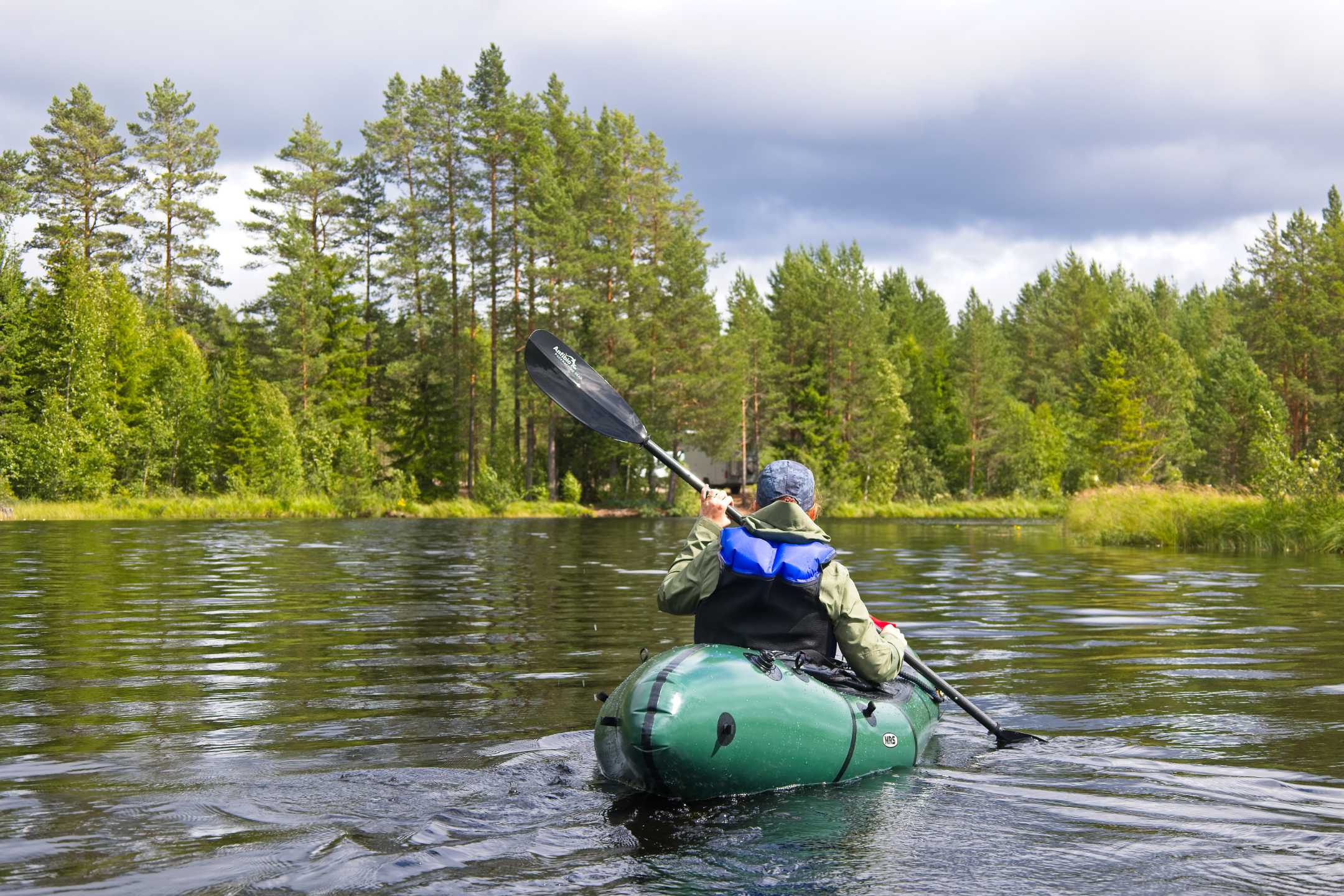 Mehr über den Artikel erfahren Packraft Ausrüstung – Was muss mit in den hohen Norden?