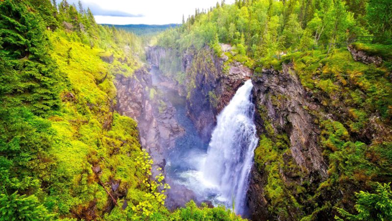 Hällingsåfallet: Wanderung am Canyon zum Wasserfall
