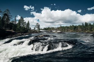 Mehr über den Artikel erfahren Trollforsen in Schweden: Wanderung an den wilden Stromschnellen