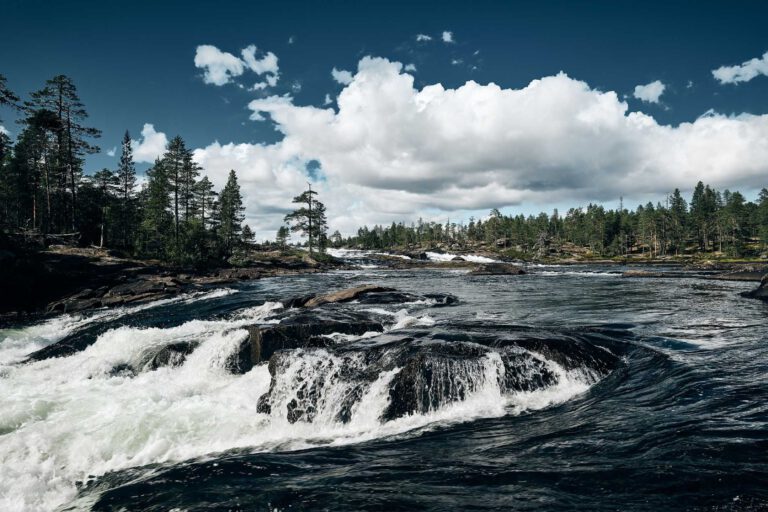 Mehr über den Artikel erfahren Trollforsen in Schweden: Wanderung an den wilden Stromschnellen