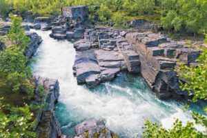 Mehr über den Artikel erfahren Abisko Nationalpark – Wanderung am wilden Fluss