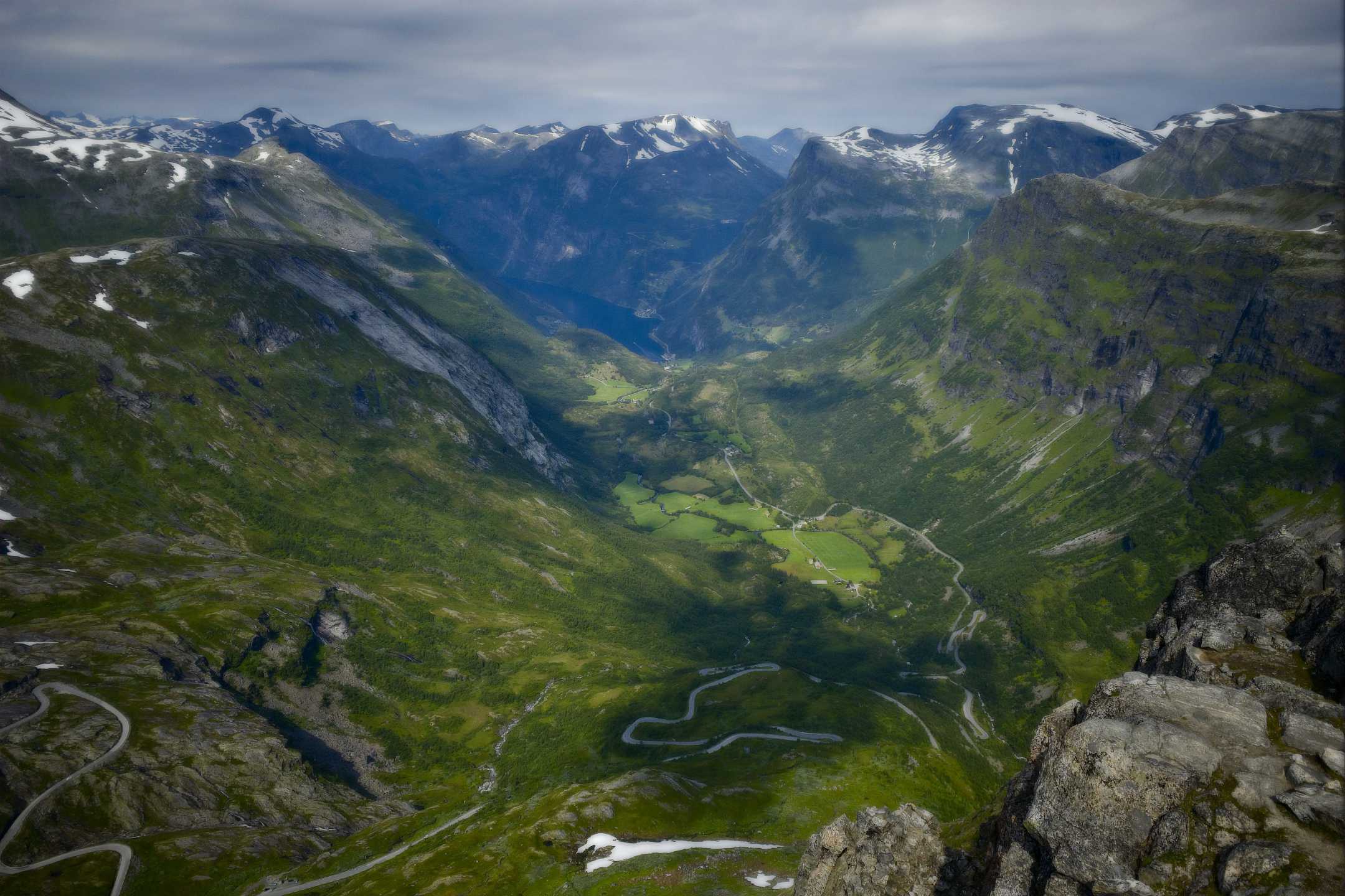 Du betrachtest gerade Dalsnibba: Mit dem Wohnmobil zum Geiranger Skywalk