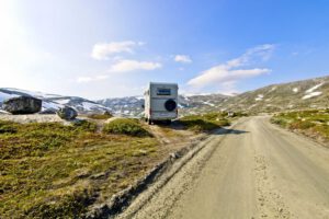 Mehr über den Artikel erfahren Gamle Strynefjellsvegen: Historische Bergstraße mit Flugzeugwrack
