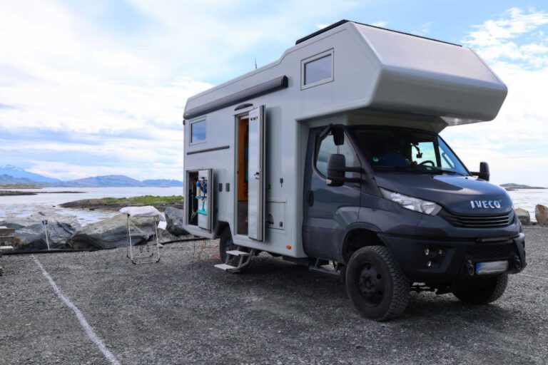 Mehr über den Artikel erfahren Stauraum im Wohnmobil: Transportboxen & Ladungssicherung