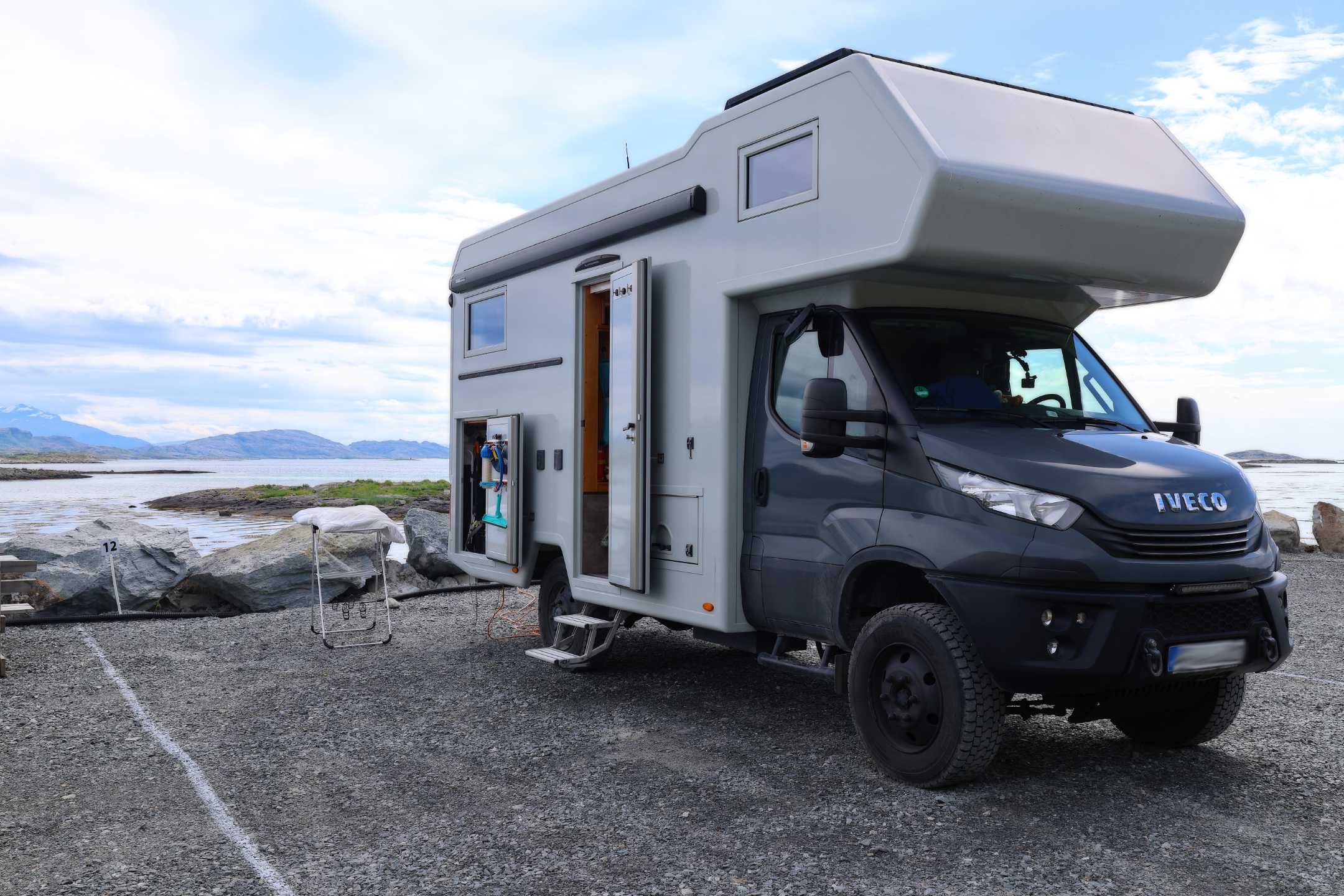 Stauraum im Wohnmobil: Transportboxen & Ladungssicherung