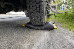Mehr über den Artikel erfahren Auffahrkeile fürs Wohnmobil: Unsere Erfahrungen mit TRED & EMUK