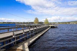 Mehr über den Artikel erfahren Rättvik am Siljansee: Camping, Långbryggan & unsere Tipps