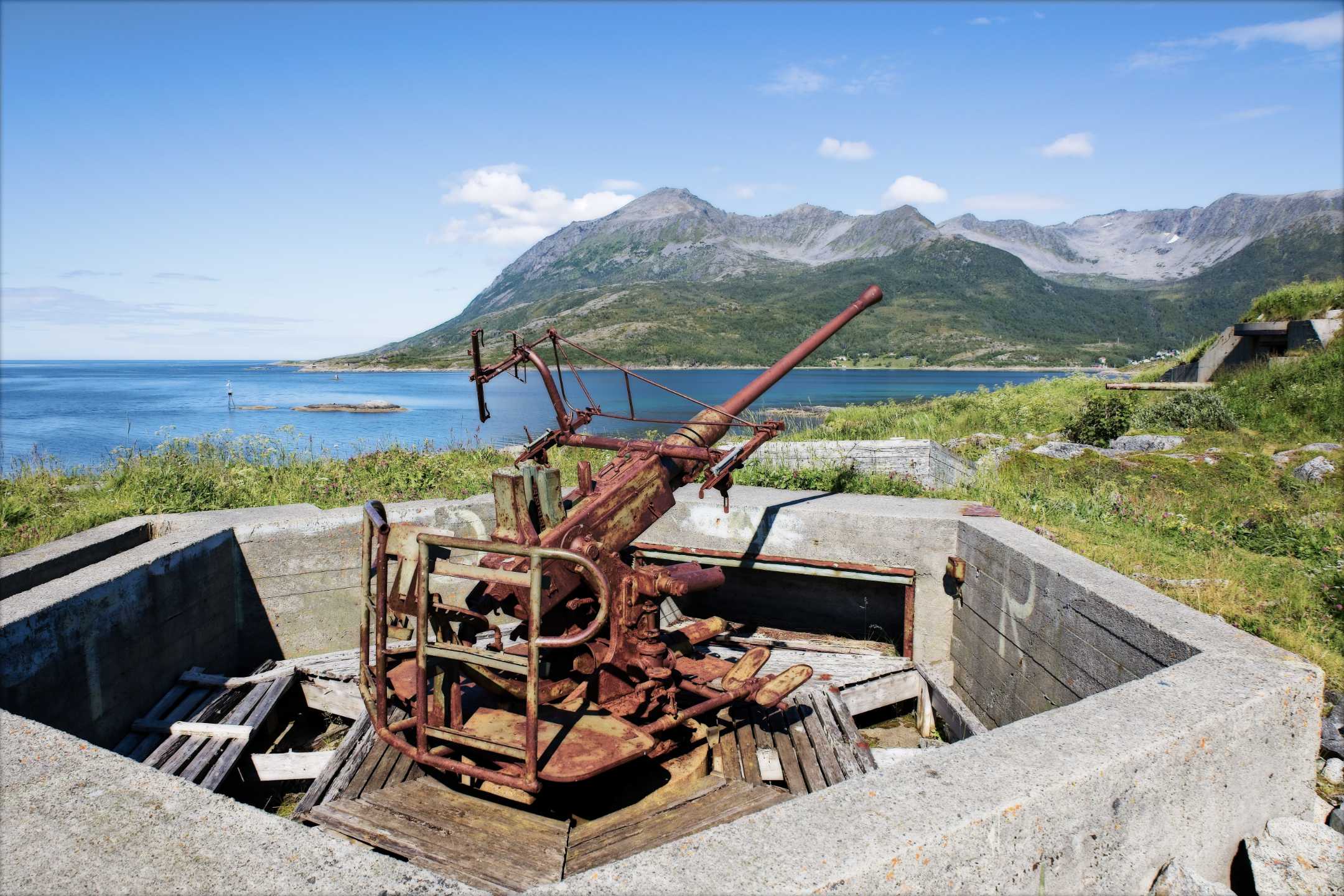 Skrolsvik Fort auf Senja: Küstenbatterie aus dem Zweiten Weltkrieg