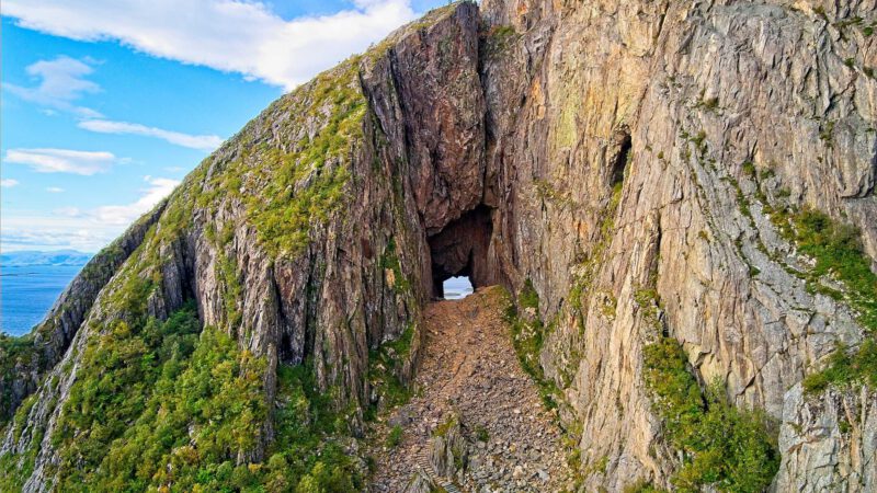 Torghatten Wanderung: Durch das berühmte Loch im Berg