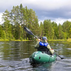 Packraft Ausrüstung – Was muss mit in den hohen Norden?